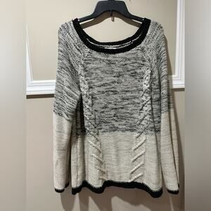 Women's Maurices sweater‎